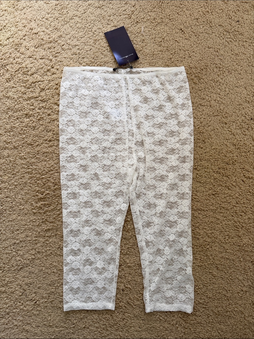 Brandy melville white lace floral cropped leggings